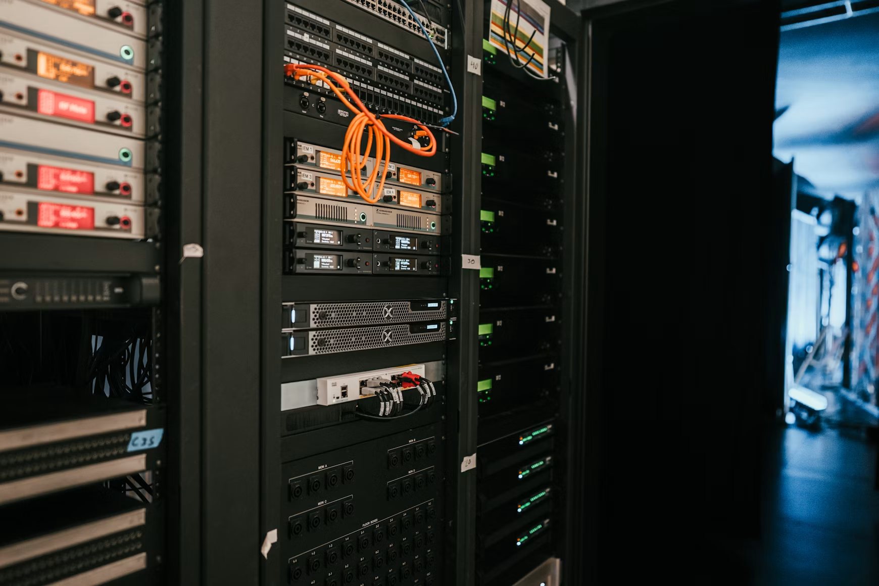 Data centre rack infrastructure